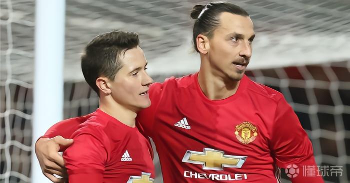 埃雷拉：伊布刚来曼联更衣室就说上帝在此，时间长觉得他好玩