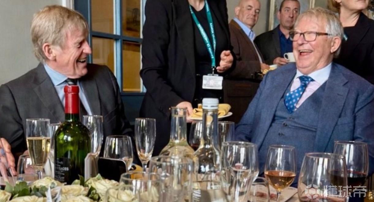 达格利什晒和弗格森同框照：美好的一天，我俩赛马都没押中