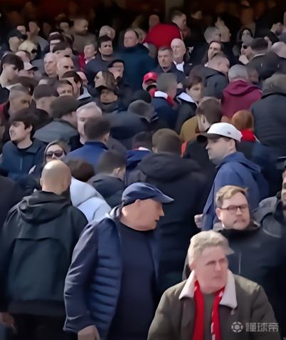 阿森纳球迷提前离场，伯恩茅斯球迷大声嘲讽：是火警演习吗