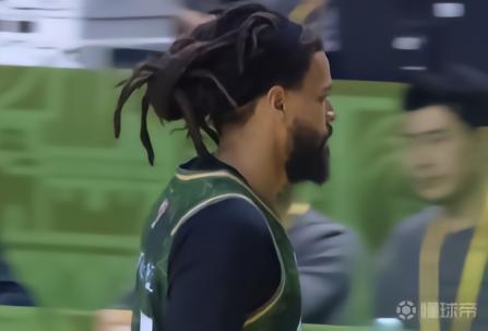 首秀未能拿分，J.Cole出场8分钟5投0中得到1板1助攻，正负值-1