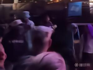 汉密尔顿被拍到与卡戴珊一同参加音乐节，当晚贾斯汀-比伯献唱