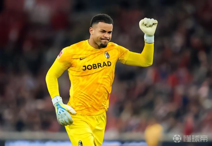 德天空：阿图博卢在布莱顿下赛季引援名单中，他预计今夏转会