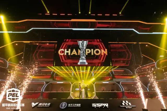 江苏南京女足凭借一球小胜长春大众卓越女足，成功挺进全国女子足球锦标赛决赛，引发球迷激烈讨论，究竟实力还是运气决定胜负