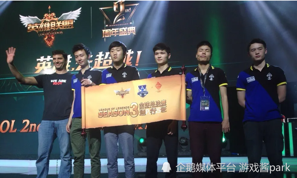 新浪足球热点小时报丨2026年04月11日23时_今日实时足球热点速递